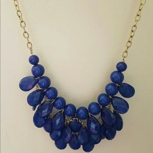 Short navy blue necklace to add detail to any outfit!